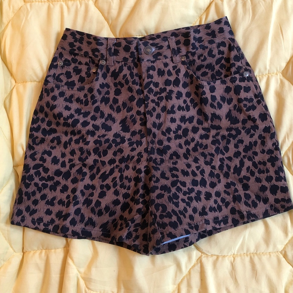 COPY - Newport News Jeanology leopard print shorts NW/OT